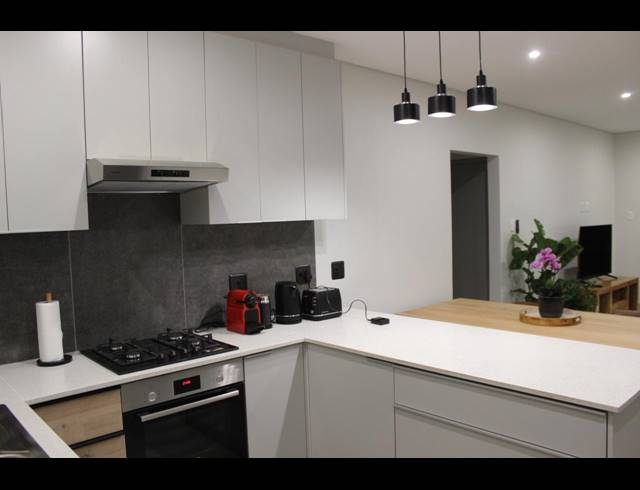 2 BEDROOM APARTMENT TO LET IN GEORGE CENTRAL